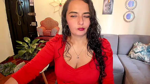 emma luxy online show from February 2025 07:49:02 PM