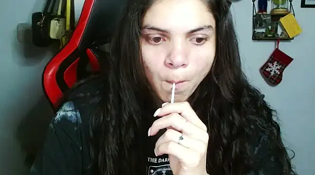 Snapshot of Nikkykora15 chatting on December 2024 01:58:02 AM Nikkykora15 online show from December 2024 01:58:02 AM