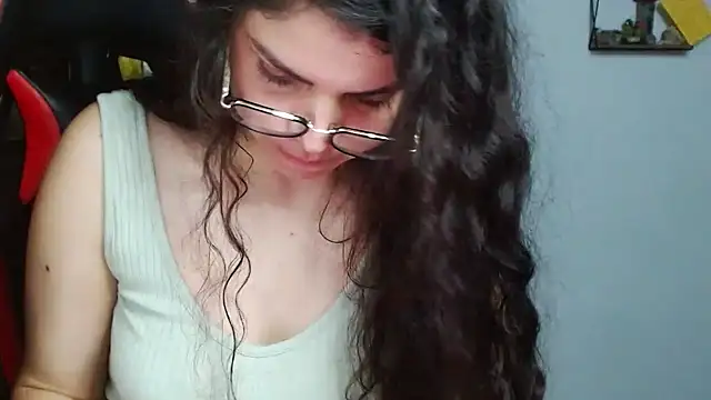 Snapshot of Nikkykora15 chatting on January 2025 03:39:02 AM Nikkykora15 online show from January 2025 03:39:02 AM