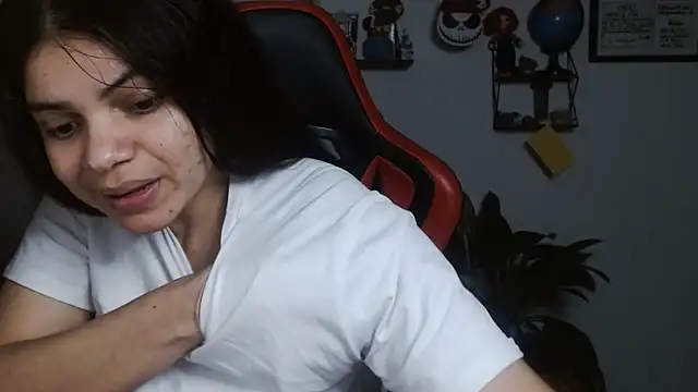 Snapshot of Nikkykora15 chatting on March 2025 01:02:02 AM Nikkykora15 online show from March 2025 01:02:02 AM