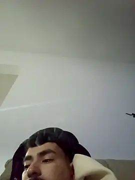 Santosgui14 online show from November 2025 11:24:01 PM