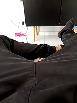 Santosgui14 online show from November 2025 06:19:02 PM