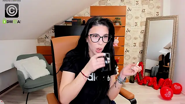 Snapshot of EmillyTaylor chatting on March 2025 04:38:01 AM EmillyTaylor online show from March 2025 04:38:01 AM