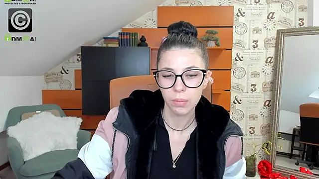 Snapshot of EmillyTaylor chatting on March 2025 04:45:02 AM EmillyTaylor online show from March 2025 04:45:02 AM