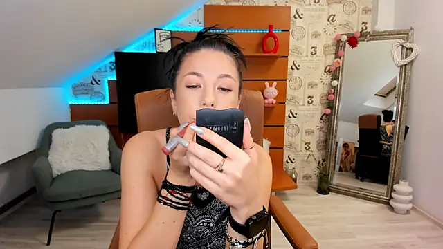 Snapshot of EmillyTaylor chatting on September 2025 03:28:01 AM EmillyTaylor online show from September 2025 03:28:01 AM