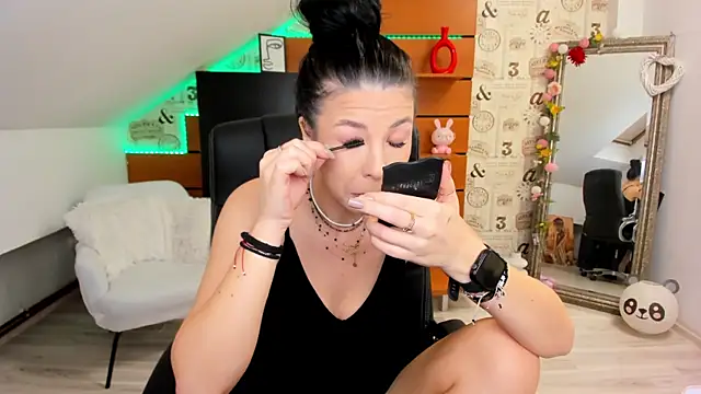 Snapshot of EmillyTaylor chatting on October 2025 03:37:02 AM EmillyTaylor online show from October 2025 03:37:02 AM