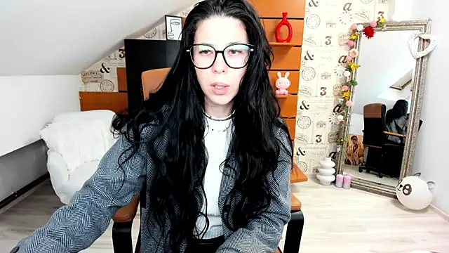 Snapshot of EmillyTaylor chatting on October 2025 02:43:02 AM EmillyTaylor online show from October 2025 02:43:02 AM