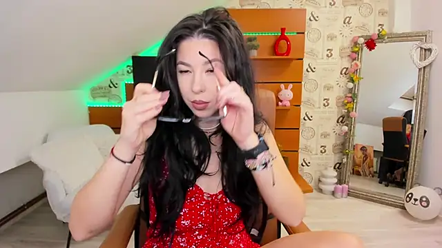 Snapshot of EmillyTaylor chatting on December 2025 04:44:02 AM EmillyTaylor online show from December 2025 04:44:02 AM