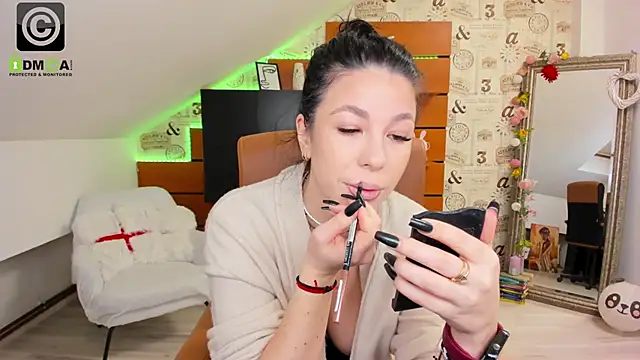 Snapshot of EmillyTaylor chatting on February 2026 04:29:02 AM EmillyTaylor online show from February 2026 04:29:02 AM