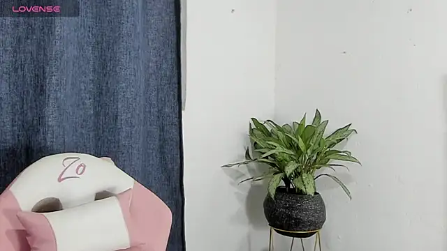 Snapshot of zoe69x chatting on March 2025 05:35:02 AM zoe69x online show from March 2025 05:35:02 AM