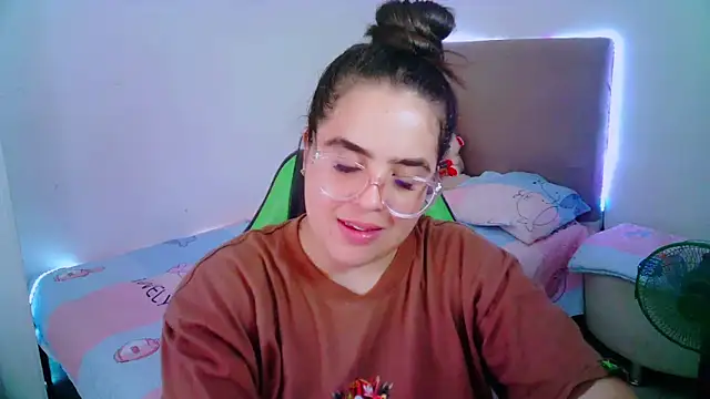 Snapshot of _alicia_z chatting on February 2025 05:59:01 PM alicia z online show from February 2025 05:59:01 PM