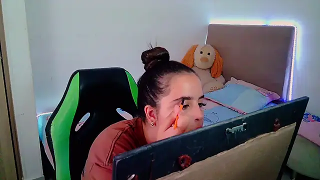 Snapshot of _alicia_z chatting on February 2025 06:06:01 PM alicia z online show from February 2025 06:06:01 PM