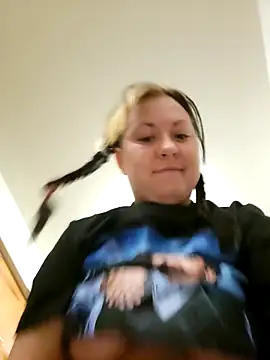 Snapshot of ImpressYouDaily chatting on February 2026 01:09:02 PM ImpressYouDaily online show from February 2026 01:09:02 PM