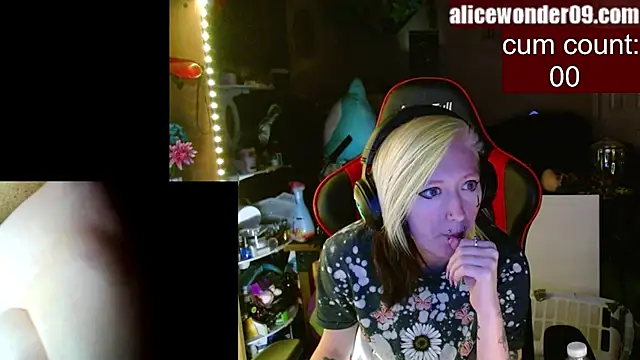 alicewonder09 online show from February 2025 04:48:02 AM