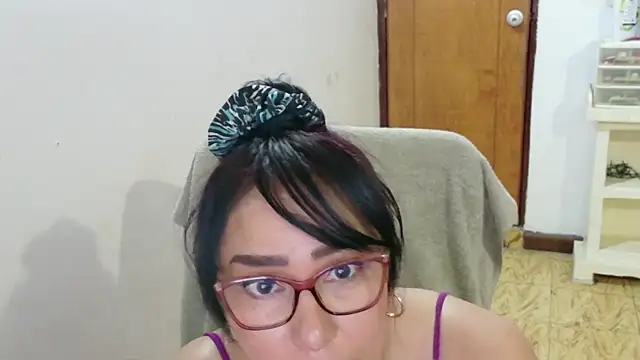 Snapshot of hottplay chatting on October 2025 03:18:02 PM hottplay online show from October 2025 03:18:02 PM