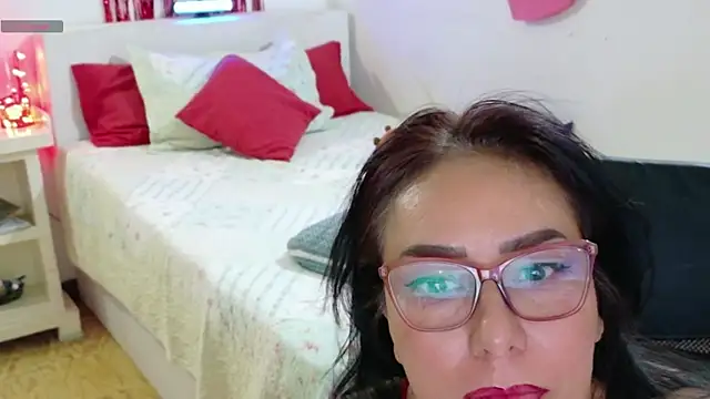 Snapshot of hottplay chatting on February 2026 04:57:02 PM hottplay online show from February 2026 04:57:02 PM