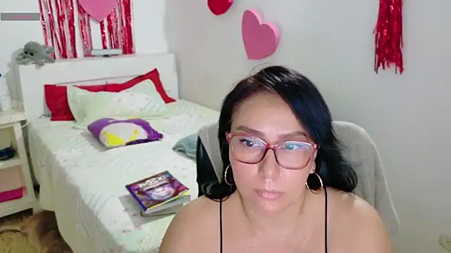 Snapshot of hottplay chatting on February 2026 05:21:01 PM hottplay online show from February 2026 05:21:01 PM