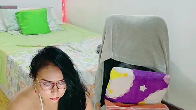 Snapshot of hottplay chatting on March 2026 03:51:01 PM hottplay online show from March 2026 03:51:01 PM