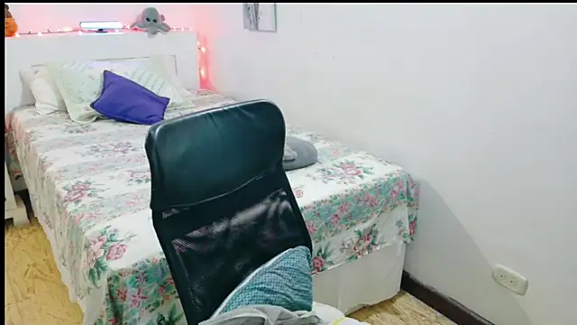 Snapshot of hottplay chatting on March 2026 06:36:01 PM hottplay online show from March 2026 06:36:01 PM