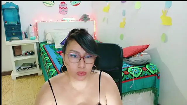 Snapshot of hottplay chatting on April 2026 05:35:01 PM hottplay online show from April 2026 05:35:01 PM