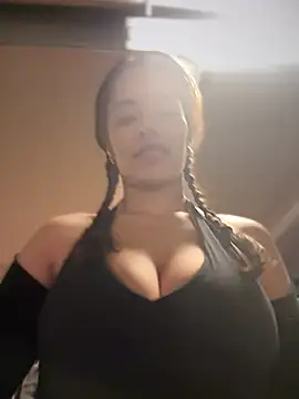 Snapshot of MistressBelleNoire chatting on December 2024 12:44:01 AM MistressBelleNoire online show from December 2024 12:44:01 AM