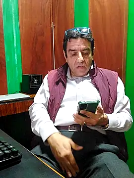 Snapshot of FernandoReuterG chatting on December 2025 01:48:02 AM FernandoReuterG online show from December 2025 01:48:02 AM