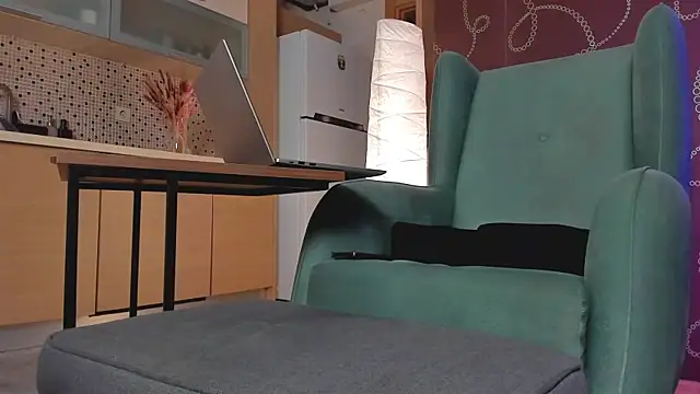 Yourfreebird online show from February 2025 12:41:02 PM