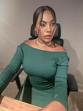 Snapshot of Sara_Boom chatting on December 2025 03:04:01 AM Sara Boom online show from December 2025 03:04:01 AM