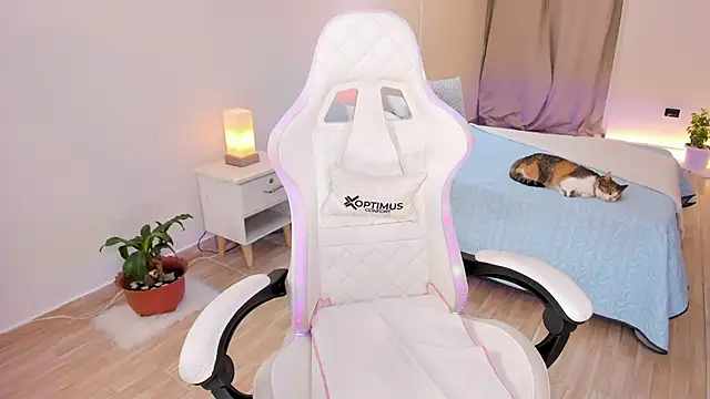 carleee winter online show from November 2025 12:43:01 AM