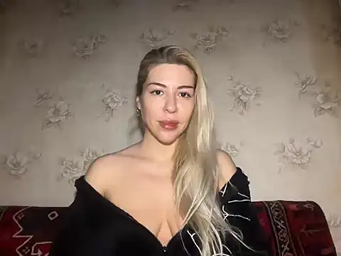 Snapshot of Lux_Sonya_Star chatting on December 2025 12:45:01 PM Lux Sonya Star online show from December 2025 12:45:01 PM