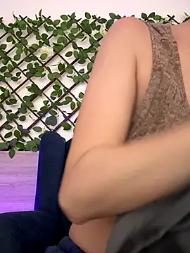 LadyChantale online show from December 2025 08:23:01 AM