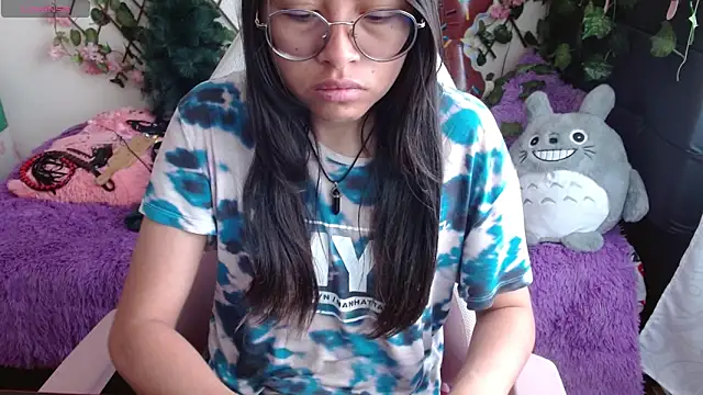 Snapshot of MidoriQuiinn chatting on December 2024 01:44:02 PM MidoriQuiinn online show from December 2024 01:44:02 PM