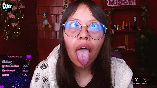 Snapshot of MidoriQuiinn chatting on November 2025 02:50:02 PM MidoriQuiinn online show from November 2025 02:50:02 PM