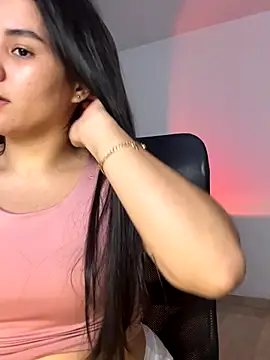 Snapshot of Mavie_roses chatting on November 2025 08:11:01 PM Mavie roses online show from November 2025 08:11:01 PM