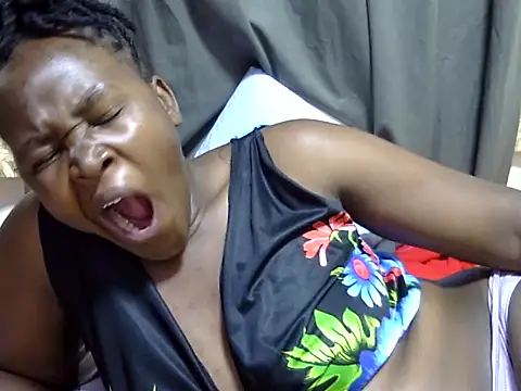 Snapshot of Sweet_ebony20 chatting on March 2026 04:23:01 AM Sweet ebony20 online show from March 2026 04:23:01 AM