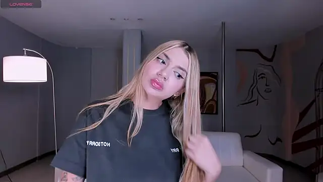 Snapshot of NiaHolland chatting on September 2025 06:29:02 PM NiaHolland online show from September 2025 06:29:02 PM