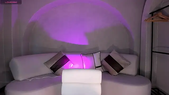 Snapshot of NiaHolland chatting on September 2025 06:00:01 PM NiaHolland online show from September 2025 06:00:01 PM