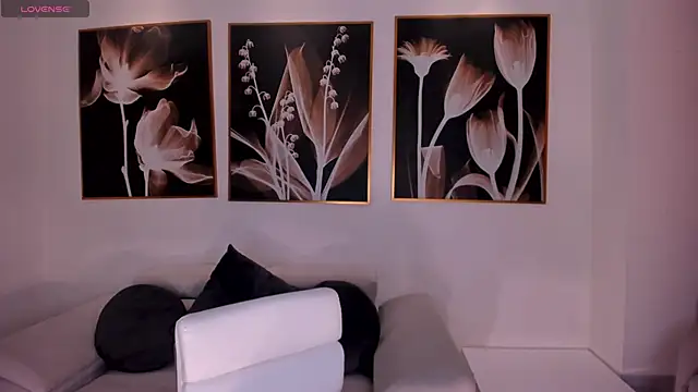 NiaHolland online show from February 2026 06:06:02 PM