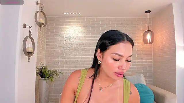 Snapshot of MollyJones_ chatting on May 2026 07:19:02 PM MollyJones online show from May 2026 07:19:02 PM