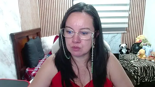 Sonialorens  online show from May 2026 11:09:01 PM