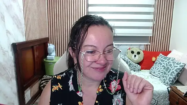 Sonialorens  online show from May 2026 10:17:02 PM
