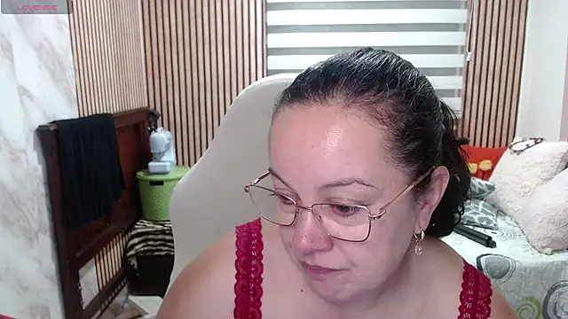 Sonialorens  online show from May 2026 04:55:02 PM