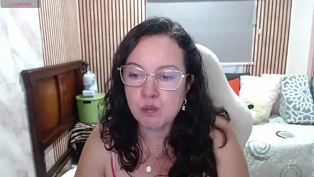 Sonialorens  online show from May 2026 04:36:02 PM