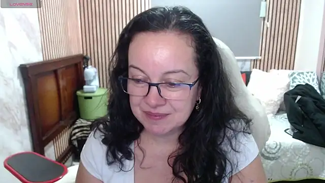 Sonialorens  online show from May 2026 10:40:01 PM