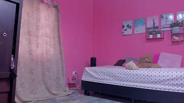 Snapshot of Emma_lean chatting on February 2025 01:27:02 PM Emma lean online show from February 2025 01:27:02 PM