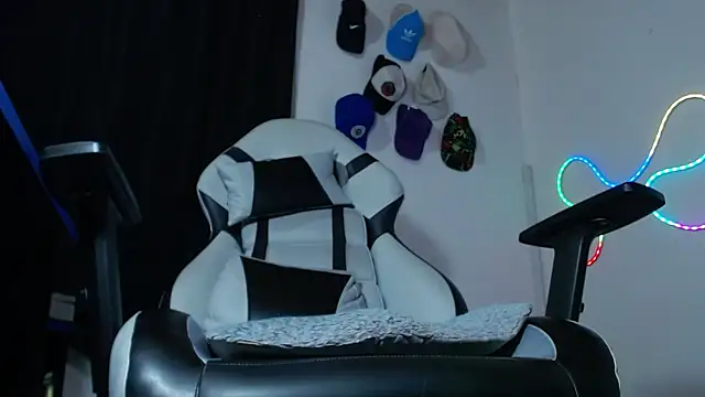 Snapshot of sebastian_horny chatting on November 2025 10:45:01 PM sebastian horny online show from November 2025 10:45:01 PM