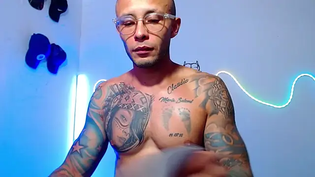 Snapshot of sebastian_horny chatting on January 2026 05:32:01 AM sebastian horny online show from January 2026 05:32:01 AM