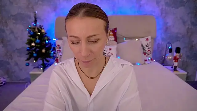 Snapshot of MirandaHobbs chatting on December 2025 08:30:01 AM MirandaHobbs online show from December 2025 08:30:01 AM