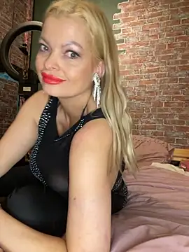 Snapshot of Lisavontease chatting on October 2025 06:36:01 PM Lisavontease online show from October 2025 06:36:01 PM