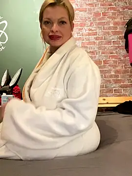 Snapshot of Lisavontease chatting on December 2025 09:22:01 PM Lisavontease online show from December 2025 09:22:01 PM